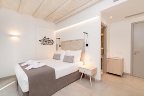 In-room safe, laptop workspace, blackout drapes, soundproofing