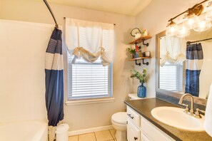 Bathtub - Welcoming Home w/ Yard ~ 10 Mi to Oklahoma City! (Moore)