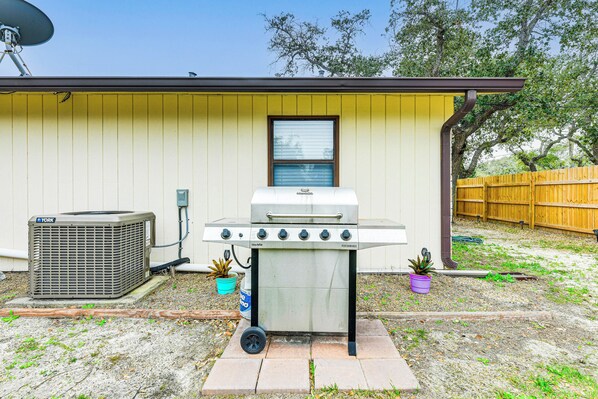 House (3 Bedrooms) | Interior - 4 Mi to Beach: Gem w/ Private Pool in Rockport (Rockport)