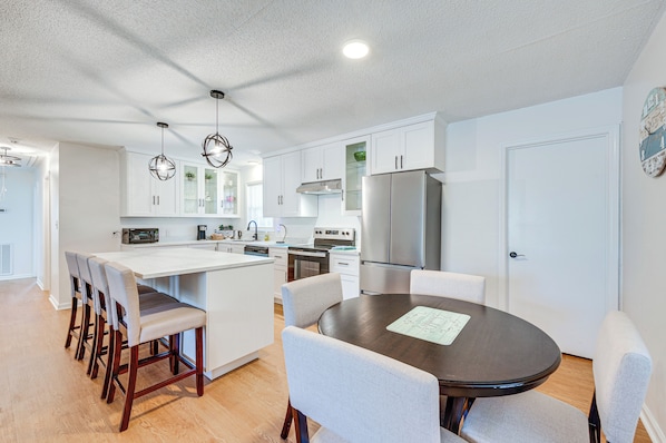 House (3 Bedrooms) | Front of property - Cozy North Carolina Retreat Near Fishing & Boating (Washington)