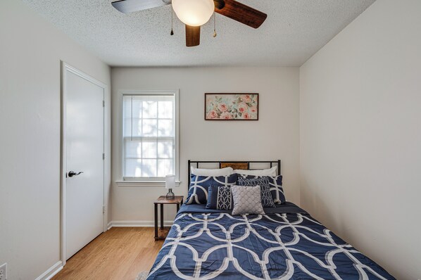 House (3 Bedrooms) | Interior - Cozy North Carolina Retreat Near Fishing & Boating (Washington)