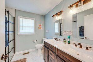 House (3 Bedrooms) | Interior - Cozy North Carolina Retreat Near Fishing & Boating (Washington)