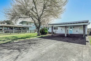 House (2 Bedrooms) | Interior - Dock & Bay Access: Rockport Home on Canal (Rockport)