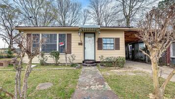 House (3 Bedrooms) | Front of property