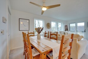 Apartment (3 Bedrooms) | Interior - Lakefront Dewittville Condo With Private Deck! (Dewittville)