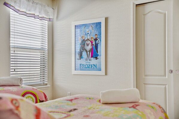 9 chambres, fer et planche à repasser, lit de bébé portatif, Wi-Fi