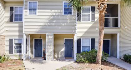 Tranquil Gainesville Gem w/ Lanai & Pool Access!