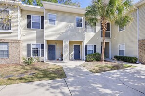 Apartment (2 Bedrooms) | Interior - Tranquil Gainesville Gem w/ Lanai & Pool Access! (Gainesville)