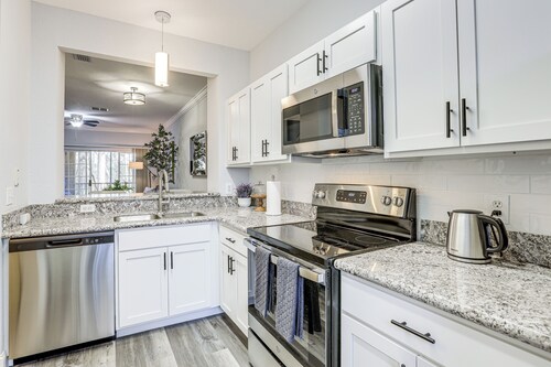 Tranquil Gainesville Gem w/ Lanai & Pool Access!