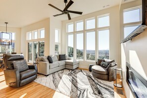 House (3 Bedrooms) | Interior - Hot Tub & Panoramic Mtn Views: Pine Retreat! (Pine)