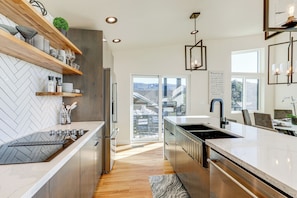 House (3 Bedrooms) | Interior - Hot Tub & Panoramic Mtn Views: Pine Retreat! (Pine)