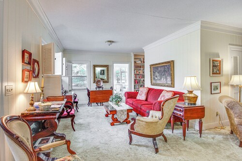 Central & Ornate Sewanee Home w/ Screened-in Porch