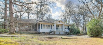 Central & Ornate Sewanee Home w/ Screened-in Porch