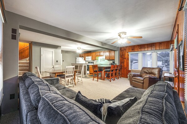 Clear Lake Vacation Rental: Walk To Town / Beach! - Iowa