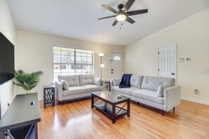 House (3 Bedrooms) | Interior - Charming Hinesville Home < 6 Mi to Fort Stewart (Hinesville)