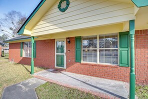 House (3 Bedrooms) | Interior - Charming Hinesville Home < 6 Mi to Fort Stewart (Hinesville)
