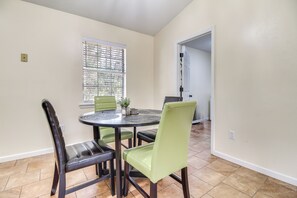 House (3 Bedrooms) | Interior - Charming Hinesville Home < 6 Mi to Fort Stewart (Hinesville)