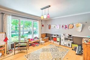 Interior - Spacious Family Home Near Hiking & Breweries! (Arden)