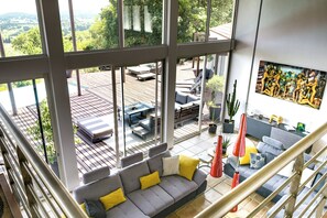 Rom – classic | Senger med overmadrass, safe på rommet, wi-fi (inkludert) og sengetøy