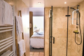 Chambre Double, 1 chambre, vue piscine | Salle de bain