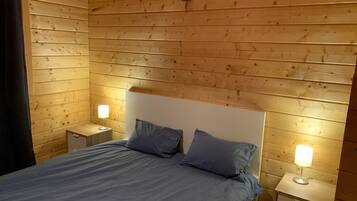 3 habitaciones, escritorio, tabla de planchar con plancha y wifi gratis