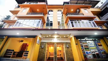 Mặt tiền nơi lưu trú