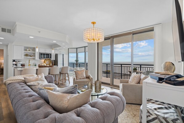 Condo, 3 Bedrooms | Interior