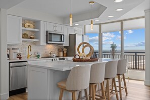 Private kitchen - 1606 Brighton 3 Bedroom Condo (Myrtle Beach)