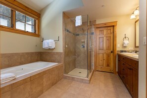 Townhome, 3 Bedrooms | Bathroom - 6533 Settlers Creek 3 Bedroom Townhouse by RedAwning (Keystone)