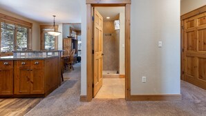 Unclassified image, 3 of 26, button - 6533 Settlers Creek 3 Bedroom Townhouse by RedAwning (Keystone)