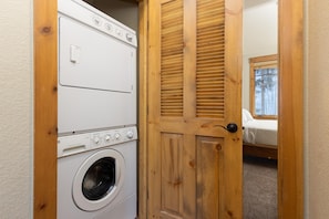 Laundry - 6533 Settlers Creek 3 Bedroom Townhouse by RedAwning (Keystone)