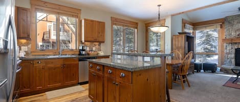 Townhome, 3 Bedrooms | Private kitchen