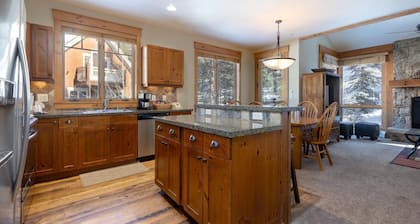 6533 Settlers Creek 3 Bedroom Townhouse by RedAwning