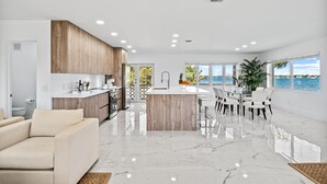 Unclassified image, 3 of 34, button - Luxury condo with stunning intracoastal water views, near downtown West Palm Bch (West Palm Beach)