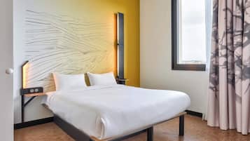 Desk, laptop workspace, soundproofing, free WiFi