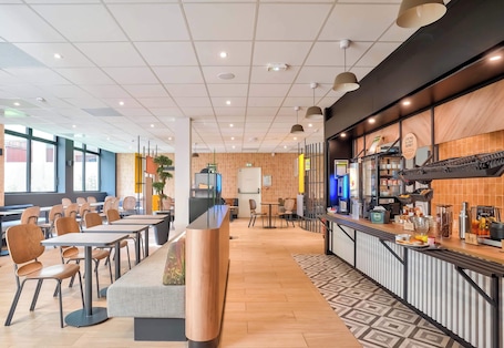 Sarapan bufet setiap hari dengan fi . B&B HOTEL Paris Porte d'Orléans