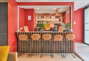 Bar (on property) - B&B HOTEL Paris Porte d'Orléans (Montrouge)