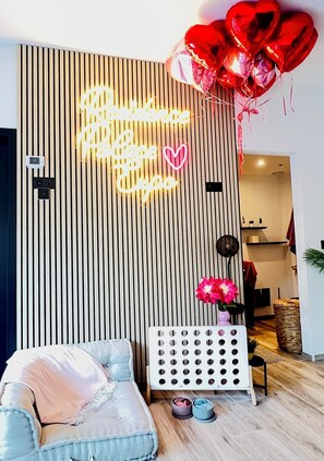 Luxury Suite (Pool, Jacuzzi, Private Parking) | Blackout drapes, soundproofing, iron/ironing board, free WiFi - Résidence palace expo (Grimbergen)