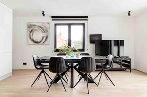 Deluxe Duplex, 3 Bedrooms, Kitchen, City View | Blackout drapes, soundproofing, iron/ironing board, free WiFi - Résidence palace expo (Grimbergen)