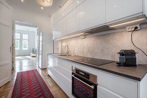 Fridge, microwave, oven, stovetop - Classical apartment with a modern touch! (Budapest)