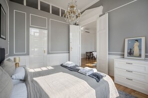 2 bedrooms, desk, iron/ironing board, WiFi - Classical apartment with a modern touch! (Budapest)