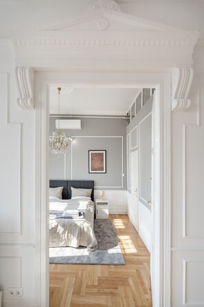 3 bedrooms, desk, iron/ironing board, free WiFi