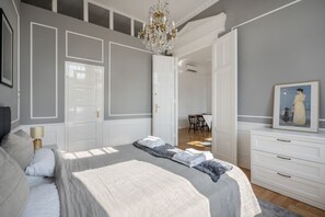 3 bedrooms, desk, iron/ironing board, free WiFi