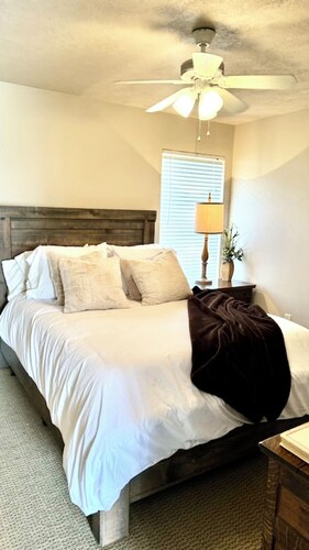 This little Nook, 1-bedroom apartment in delightful Madisonville with AC, WiFi.