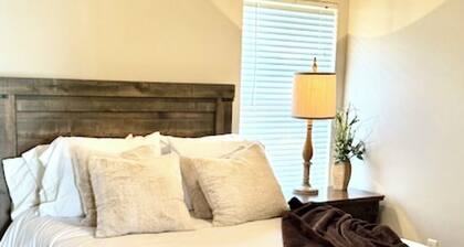 This little Nook, 1-bedroom apartment in delightful Madisonville with AC, WiFi.