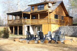 Exterior - Karaoke, Hot Tub, 1G WiFi - The Rock House - LUX (Rogers)