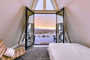 1 Schlafzimmer, Schreibtisch, Bügeleisen/Bügelbrett, Reisekinderbett