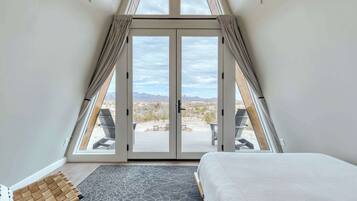 1 chambre, bureau, fer et planche Ă repasser, lit parapluie