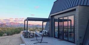 Terrace/patio - Stardust Big Bend Luxury A-Frame#2 with a fab view (Terlingua)