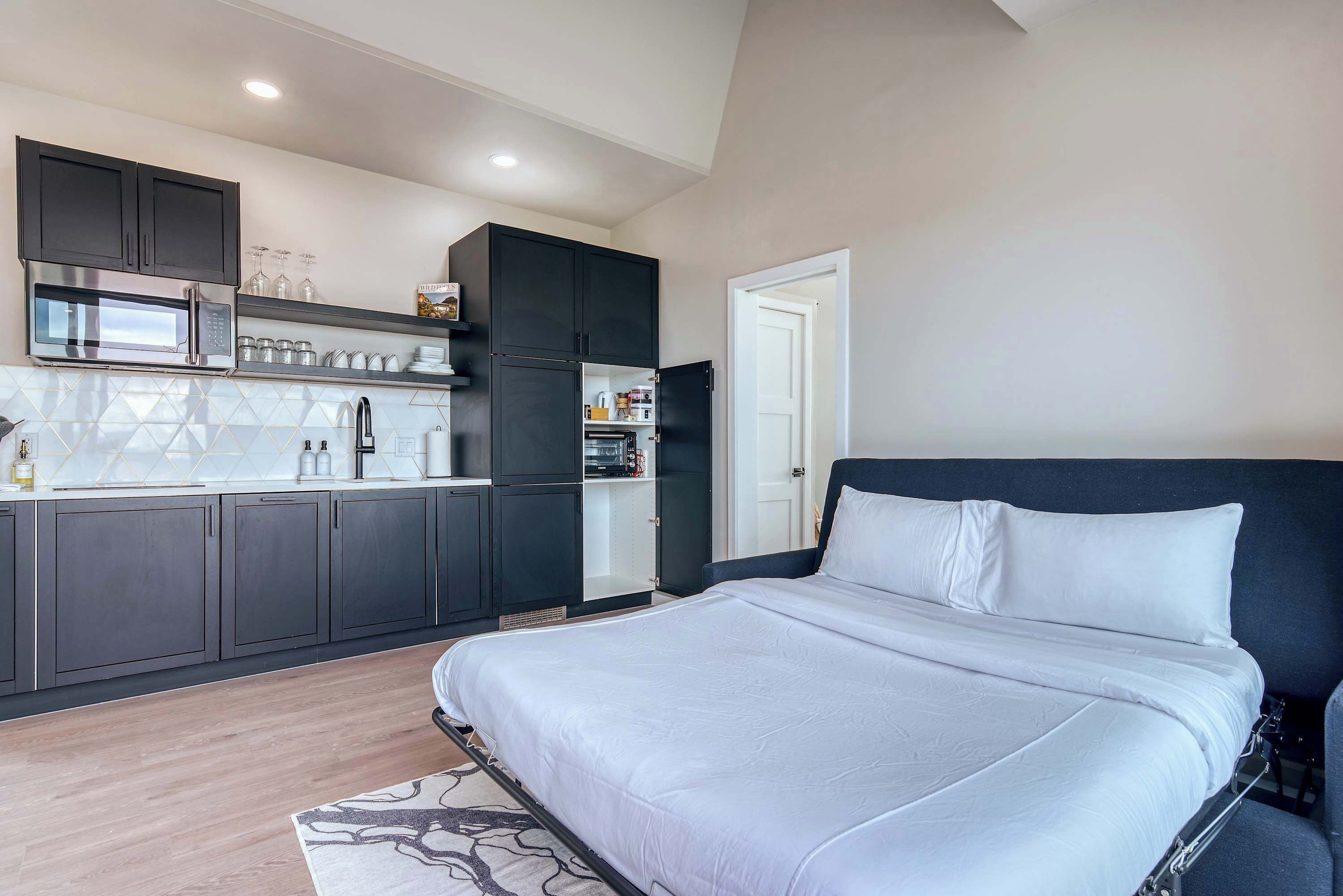 1 Schlafzimmer, Schreibtisch, Bügeleisen/Bügelbrett, Reisekinderbett